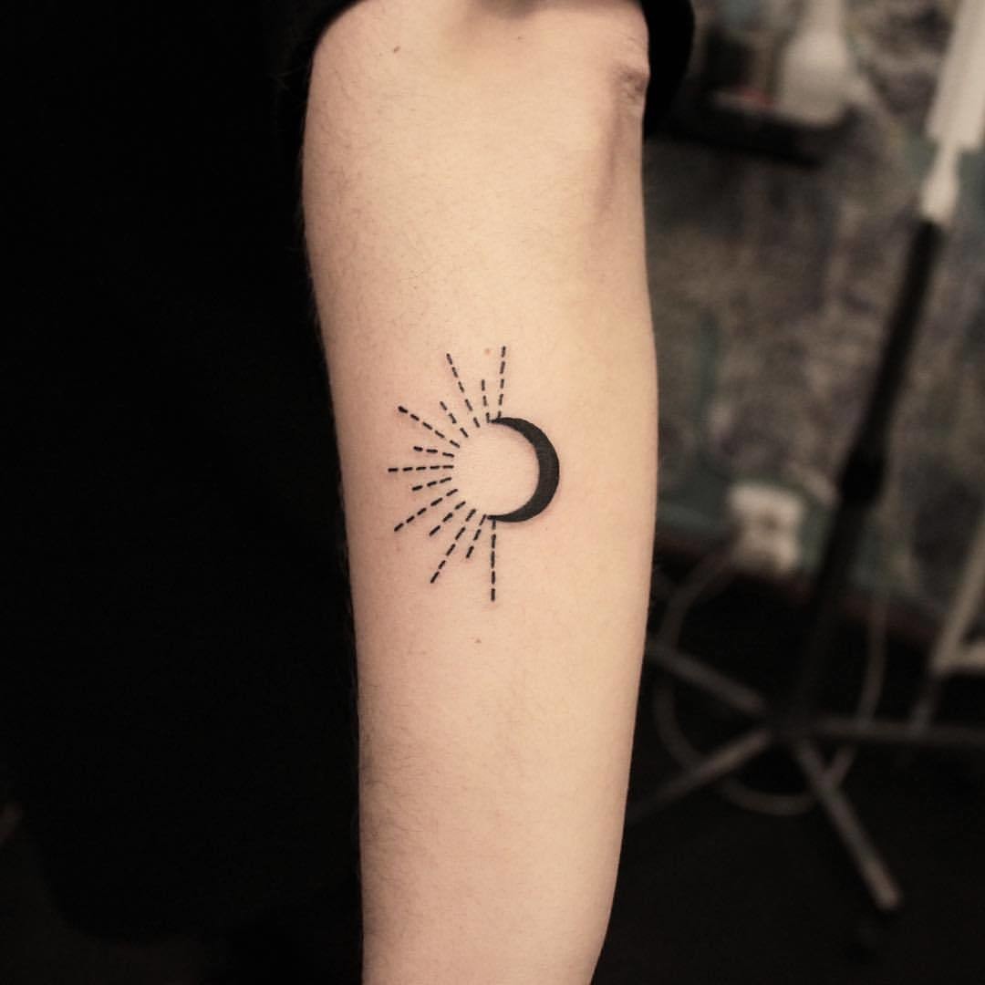 25 Sun and Moon Tattoo Design Ideas