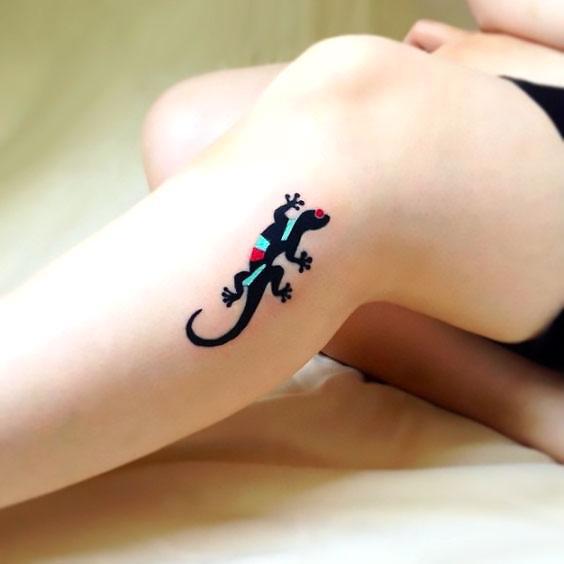 Tiny Pretty Lizard Tattoo Idea