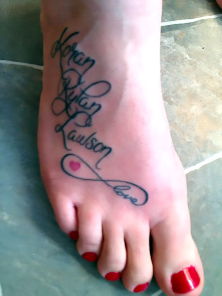Love Names on Foot Tattoo Idea