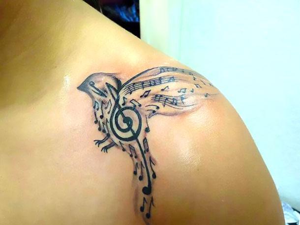 Awesome Songbird on Collarbone Tattoo Idea