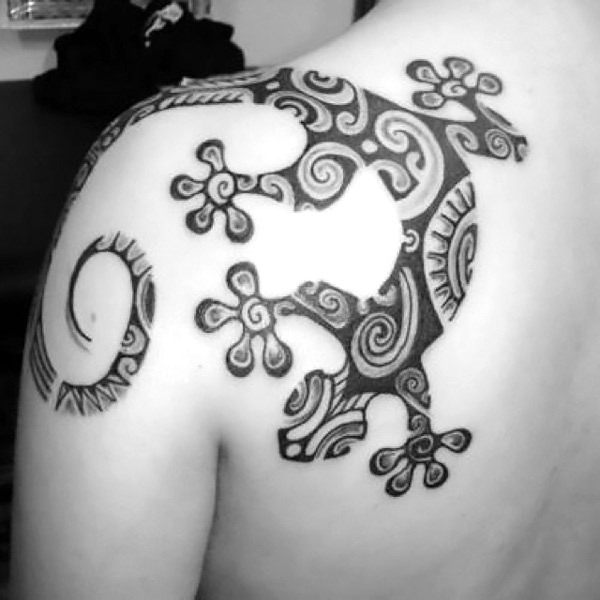 Gecko Tattoo on Shoulder Tattoo Idea