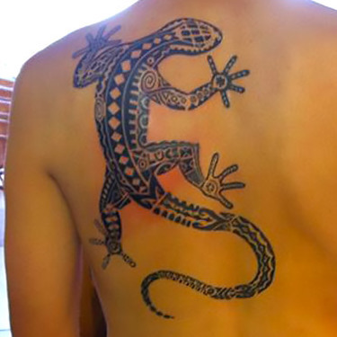 Gecko Tattoo on Shoulder Blade Tattoo