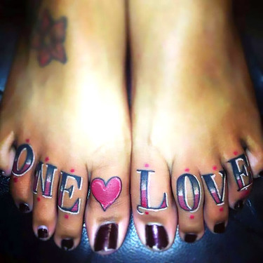 One Love Lettering Tattoo On Toes Tattoo